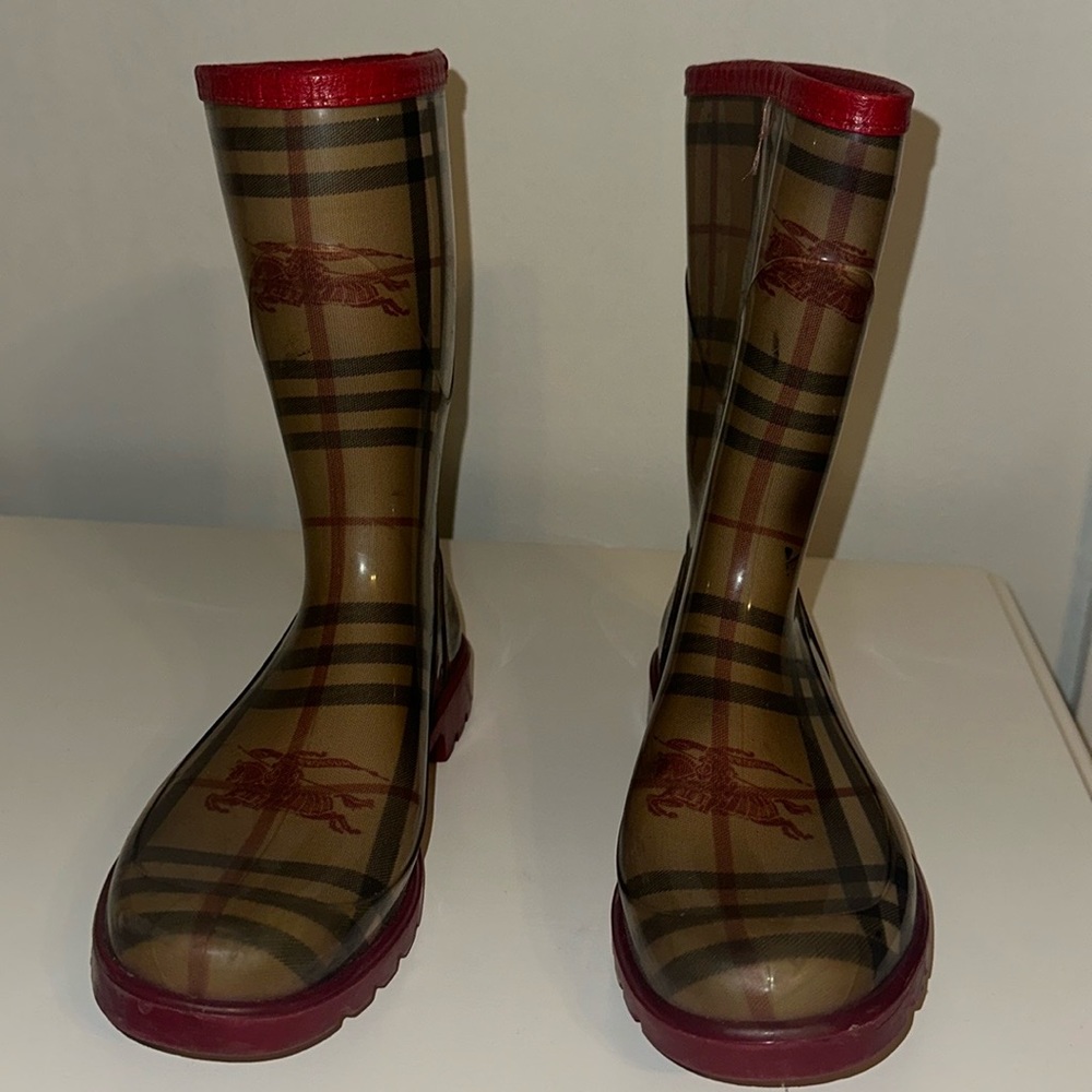 Authentic Burberry Mid Calf Rain Boots! Size 7.